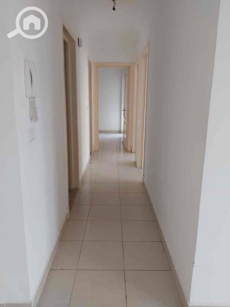 3 f8f122e9-9995-4a9a-bc67-27bc39ca8a0e. jpg