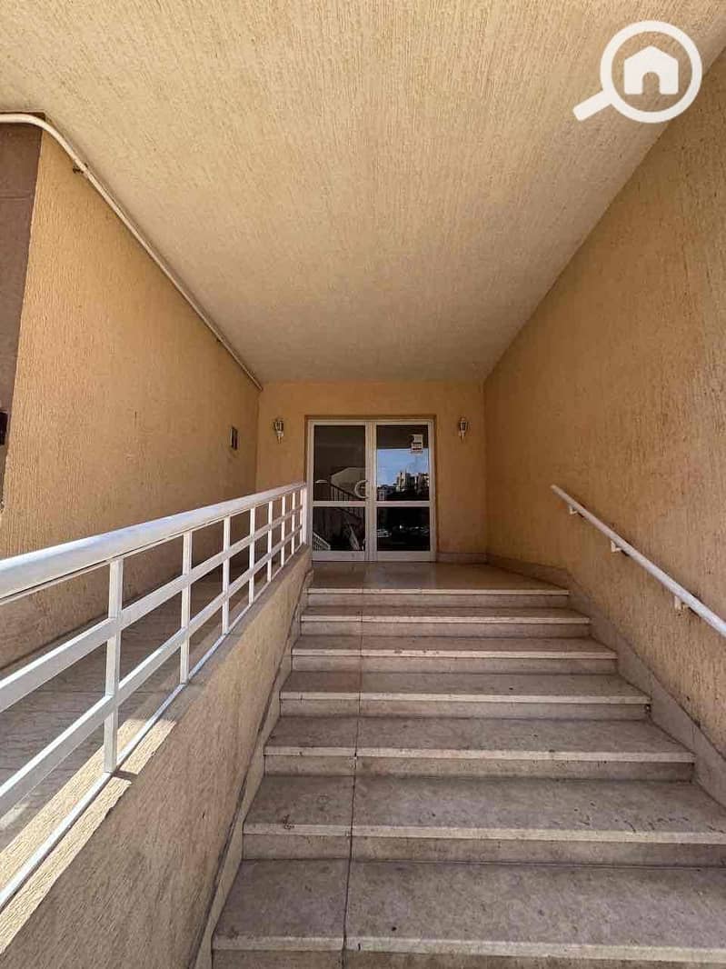 4 939fcad1-35e7-4570-b387-9d915464d017. jpg