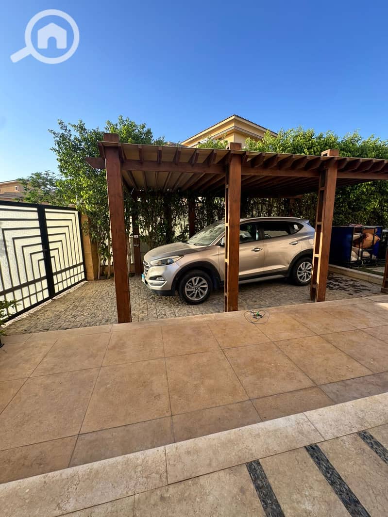 10 5d03970b-8d4f-4c23-a806-8a8867b62a72. jpeg