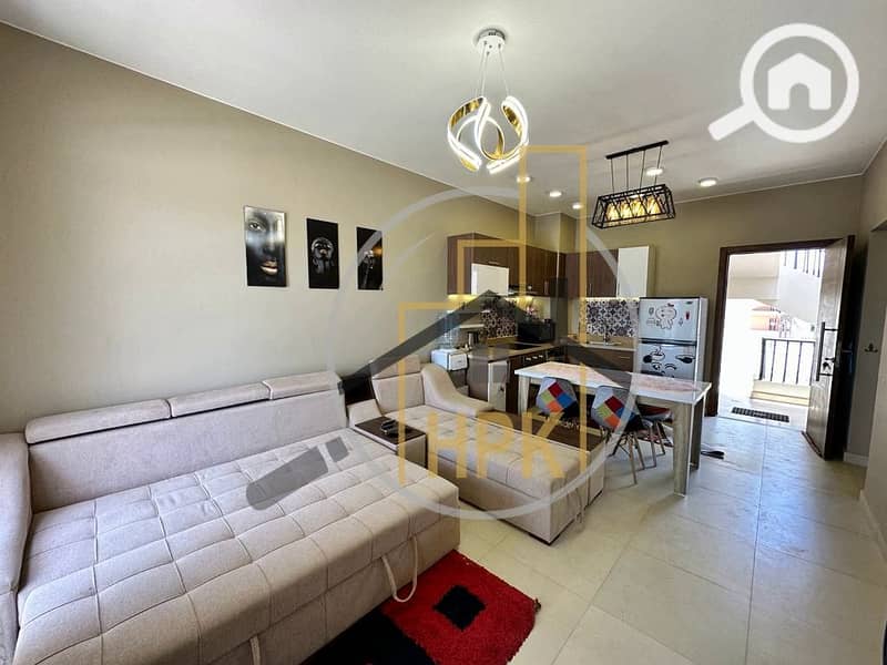 2 7fd95ce5-ee63-43d7-a480-7e021fce5e63. jpg