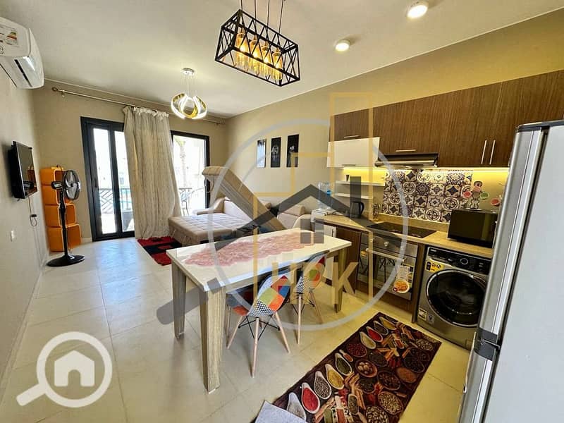 4 95c1251a-1106-460b-ae2f-c2e7a5036e04. jpg