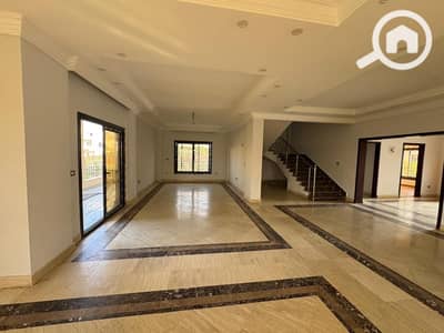 فیلا 5 غرف نوم للايجار في مدينة الشروق، القاهرة - IMG-20251217-WA0037. jpg