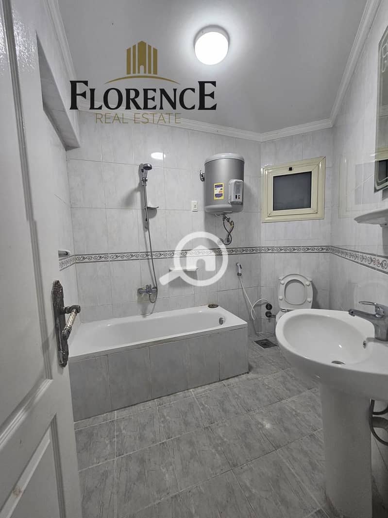 10 e852c7f6-c8a4-475d-b62a-31849c06e8ec. jpg