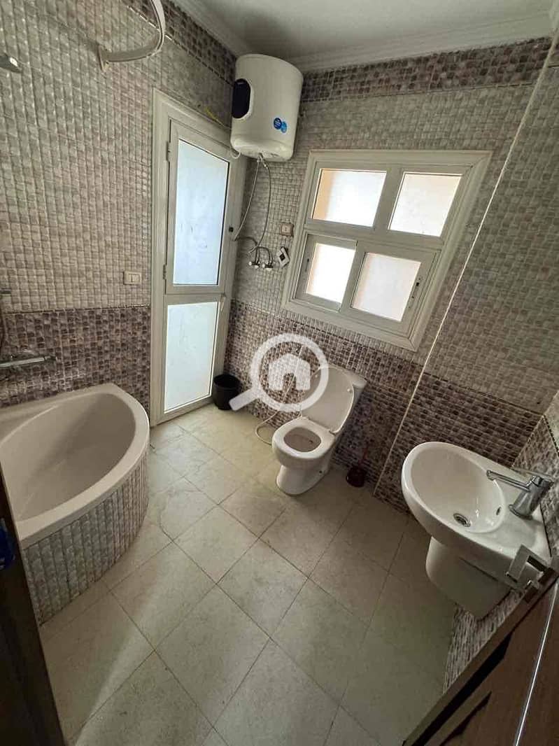 10 60541db8-b6b3-47c7-b522-3c348a90ed20. jpg