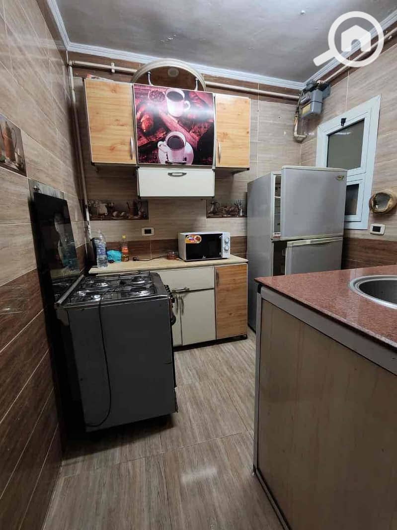 10 a83cdd42-5679-466d-9846-41d060f687a8. jpg