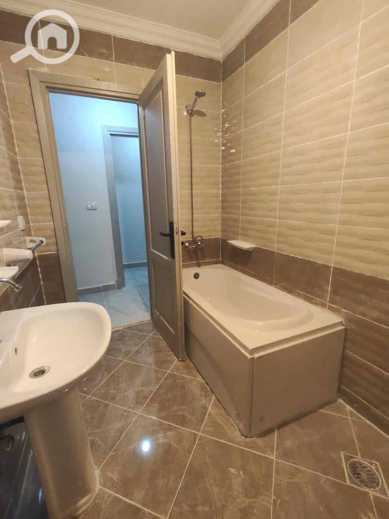 2 4af61ba8-79ca-4e50-89c8-e7121de2a6a2. jpg