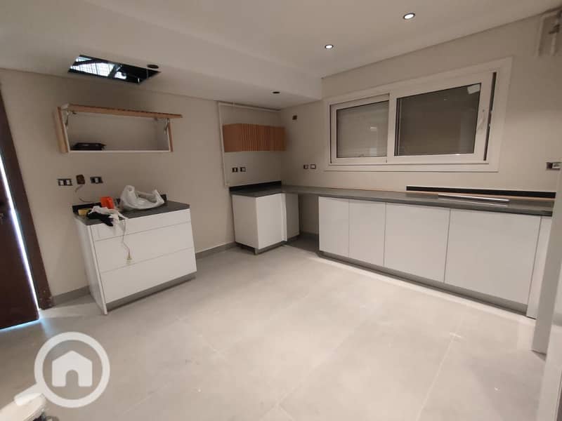 4 4c3114aa-87d6-4f17-81d7-403c10a9ae2c. jpg