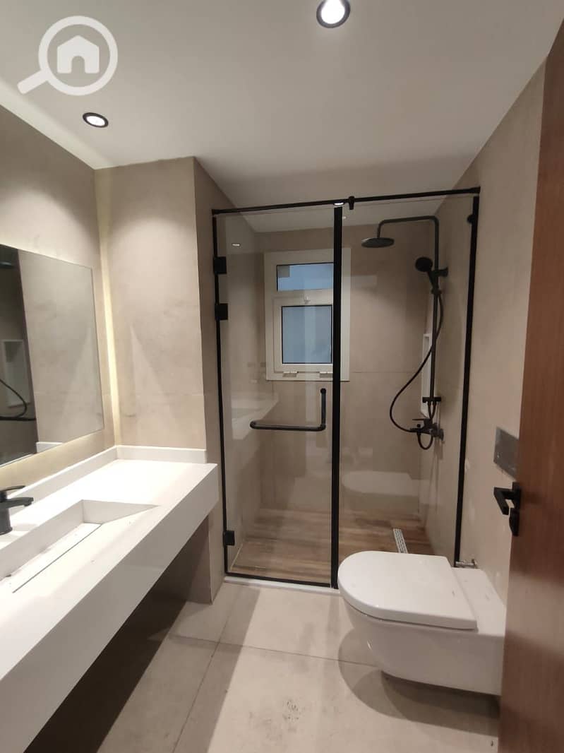 7 4015dcf8-d1d2-41d3-bb47-66e6f58deb8a. jpg