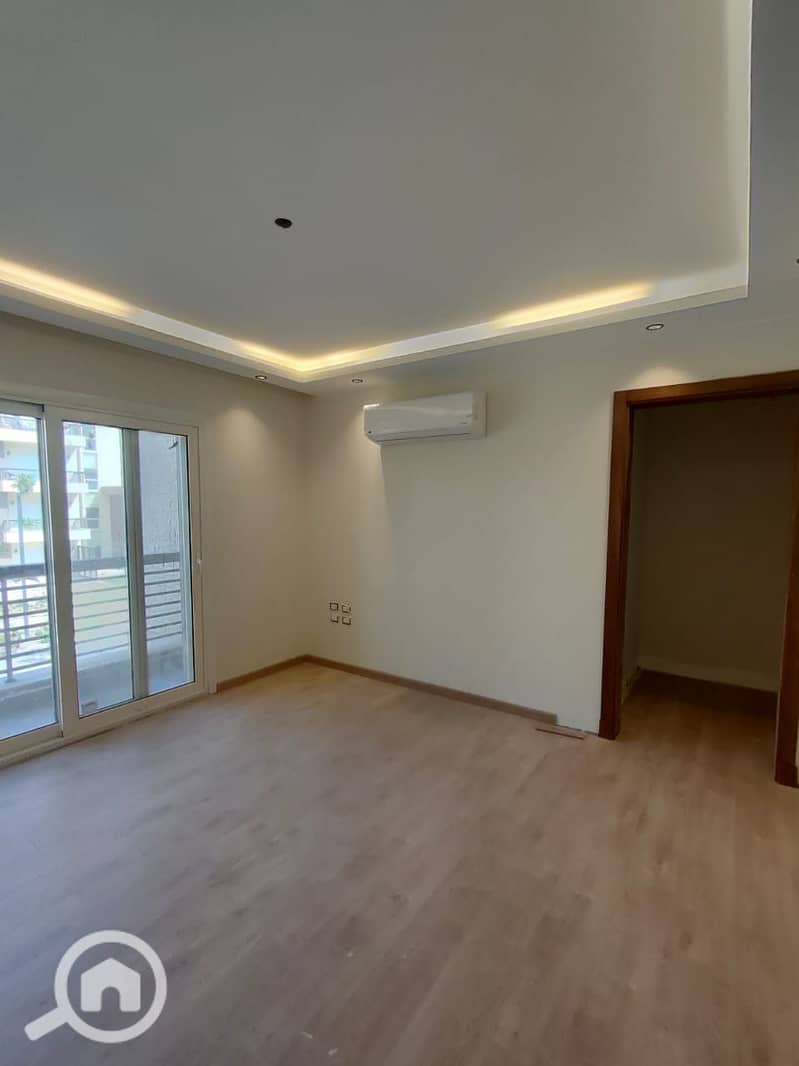 8 452663fe-1cf5-467e-b8df-34690b33fbed. jpg