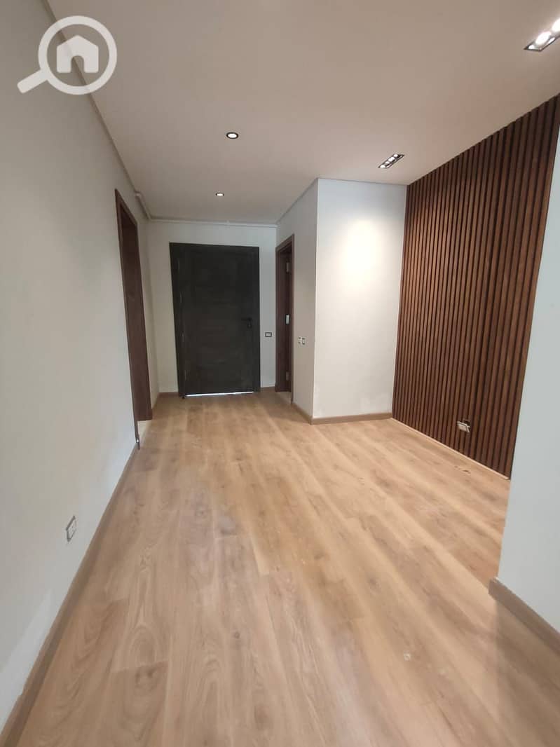 15 f292b279-fe05-45eb-ba70-32ea2db038b0. jpg