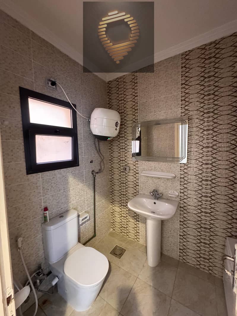 18 WhatsApp Image 2025-12-17 at 11.37. 14_5e1baa85. jpg