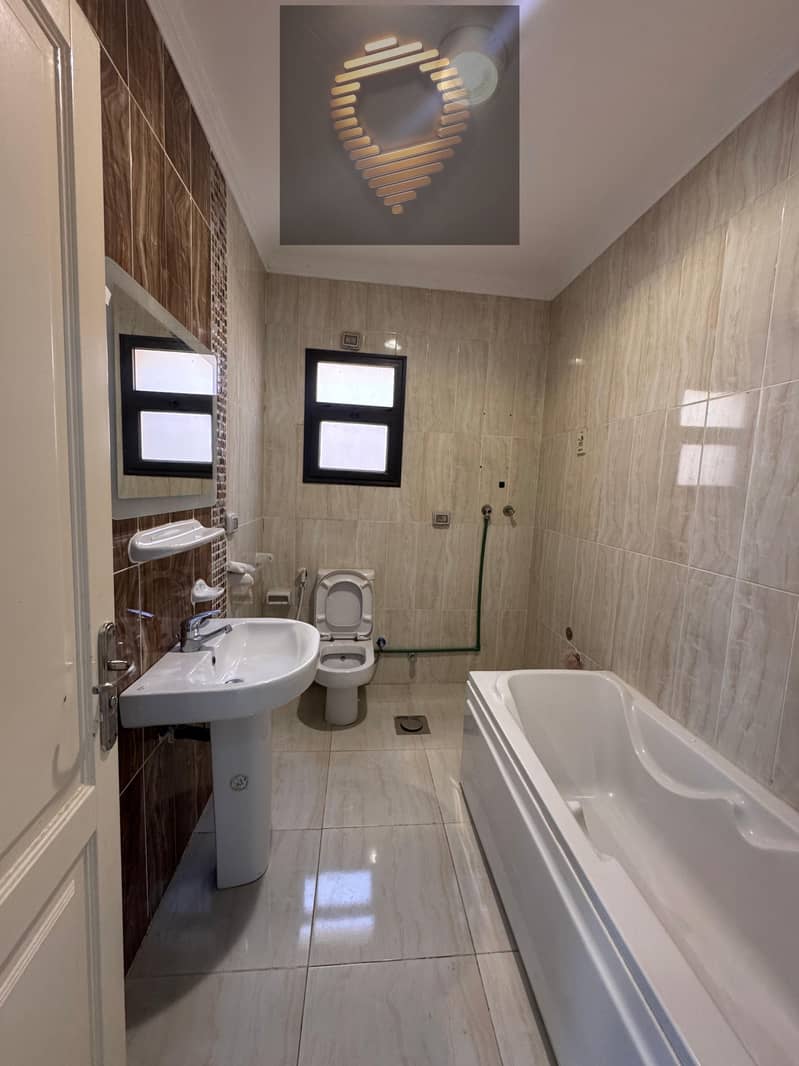 21 WhatsApp Image 2025-12-17 at 11.37. 18_9d958d83. jpg