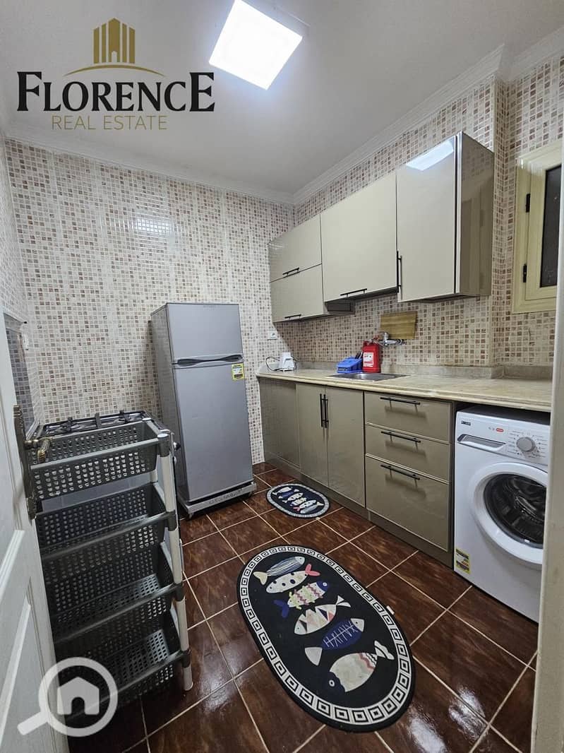 9 d37e3233-8913-45cb-94a1-7db982bfa441. jpg