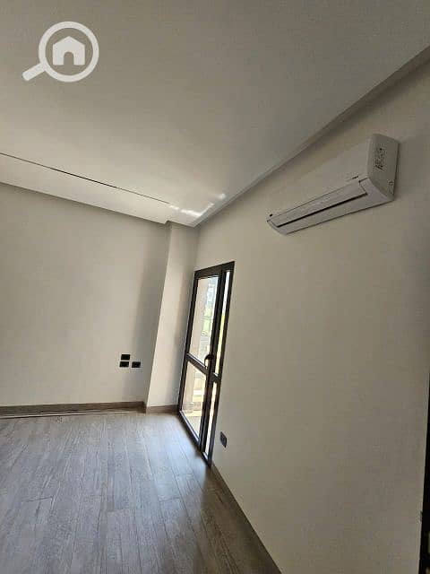 5 WhatsApp Image 2025-12-17 at 11.49. 35_30c4094c. jpg