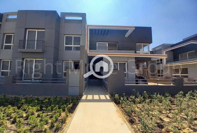 3 8324431-443a7o. jpg