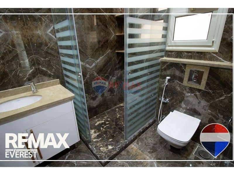 12 1c7e030d-6823-4bc7-b44c-05bf25fd40a9. jpg