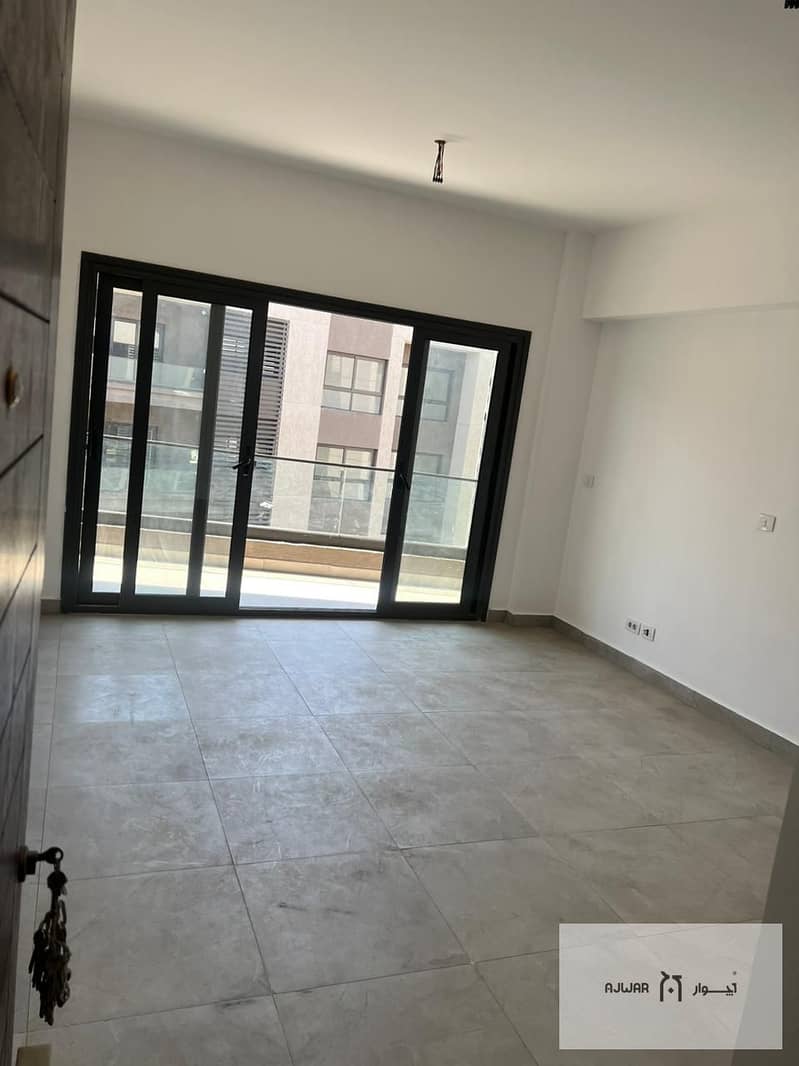 8 b759b046-74f5-4c94-b63c-40a227788b5d. jpg