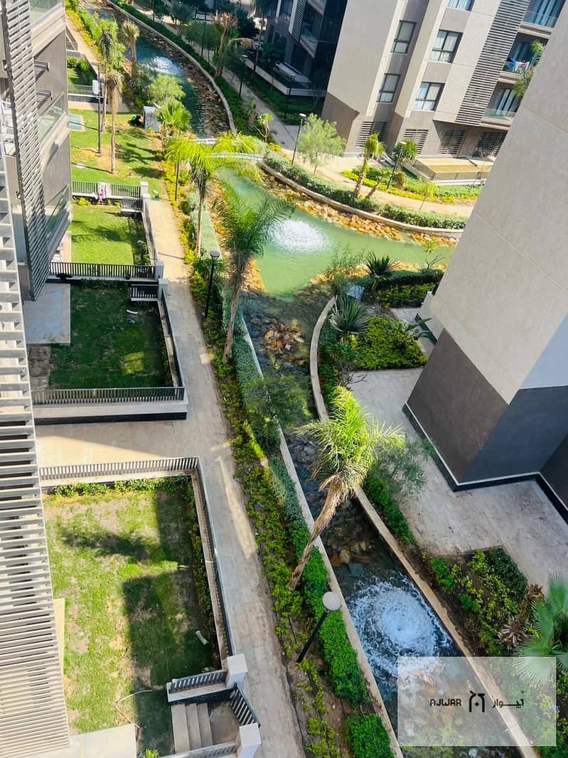 12 e17538cc-c9c9-43bd-b3f3-98fe1cdb0a64. jpg