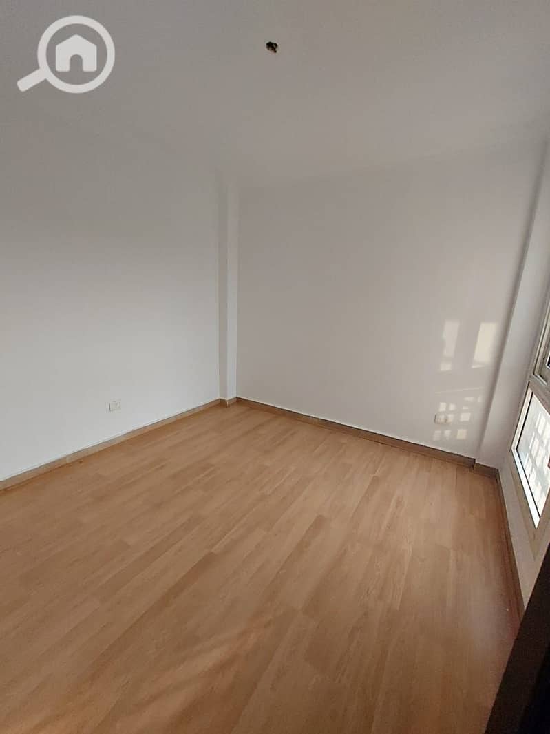 8 e896065d-8f8b-4ff7-be15-a612737b63ff. jpg