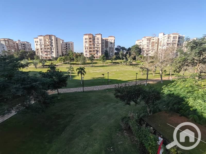 4 ffe2ddf8-696a-4b97-bb4f-13b003782270. jpg