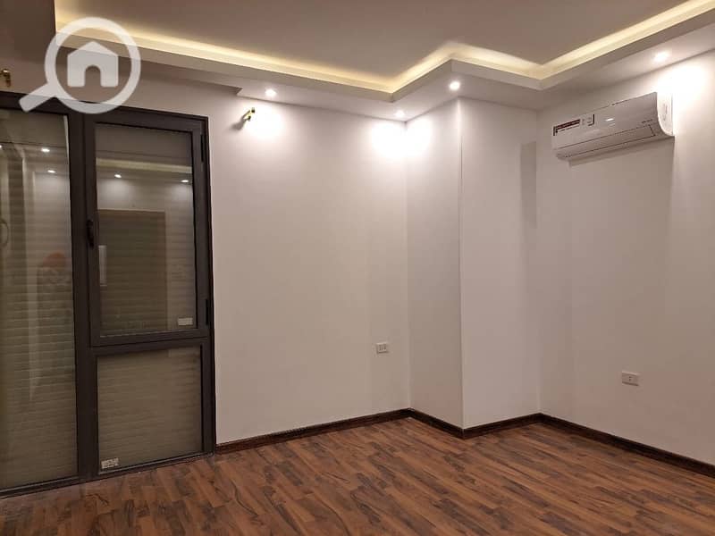 8 04b36619-91ec-4bcd-aab7-4a5b35af1cc4. jpeg