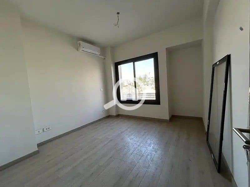 12 30776392-800x600. jpg