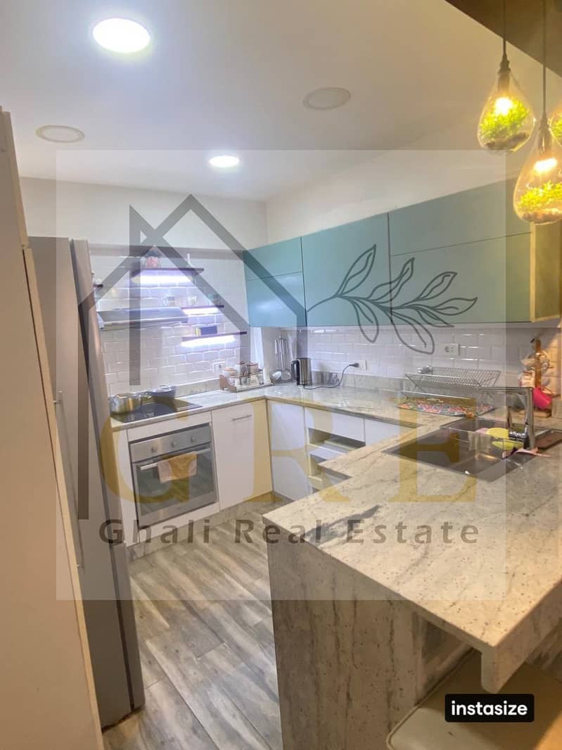 8 d7f6f4c0-bcbe-476b-8c75-cbe135986d15. jpg