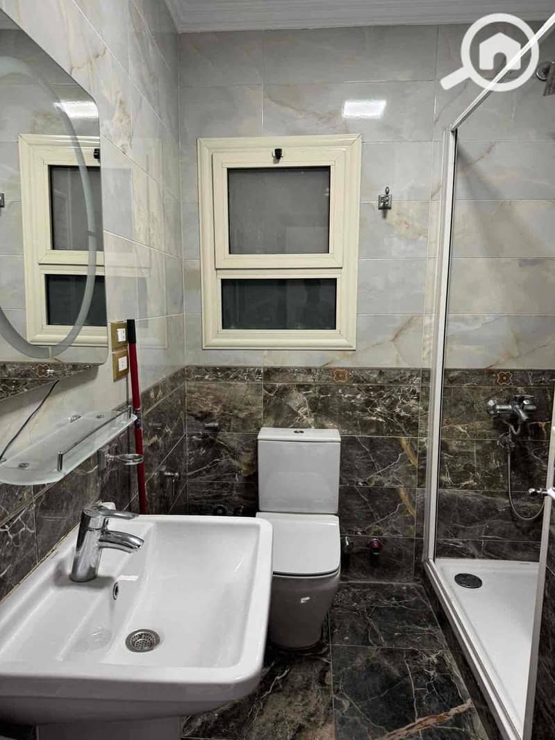 4 5af41883-0cb0-4083-a7ba-7741c33a2999. jpg