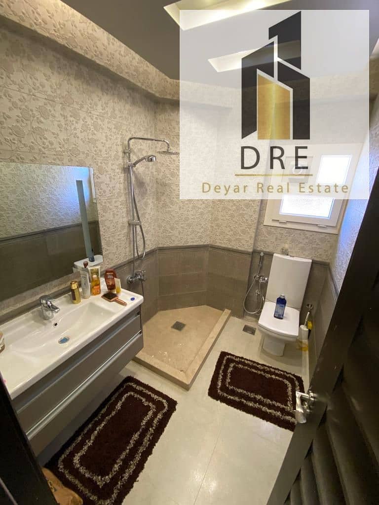 18 b2f52b9d-09a0-4db0-9cf5-41f2bbf7367f. jpg