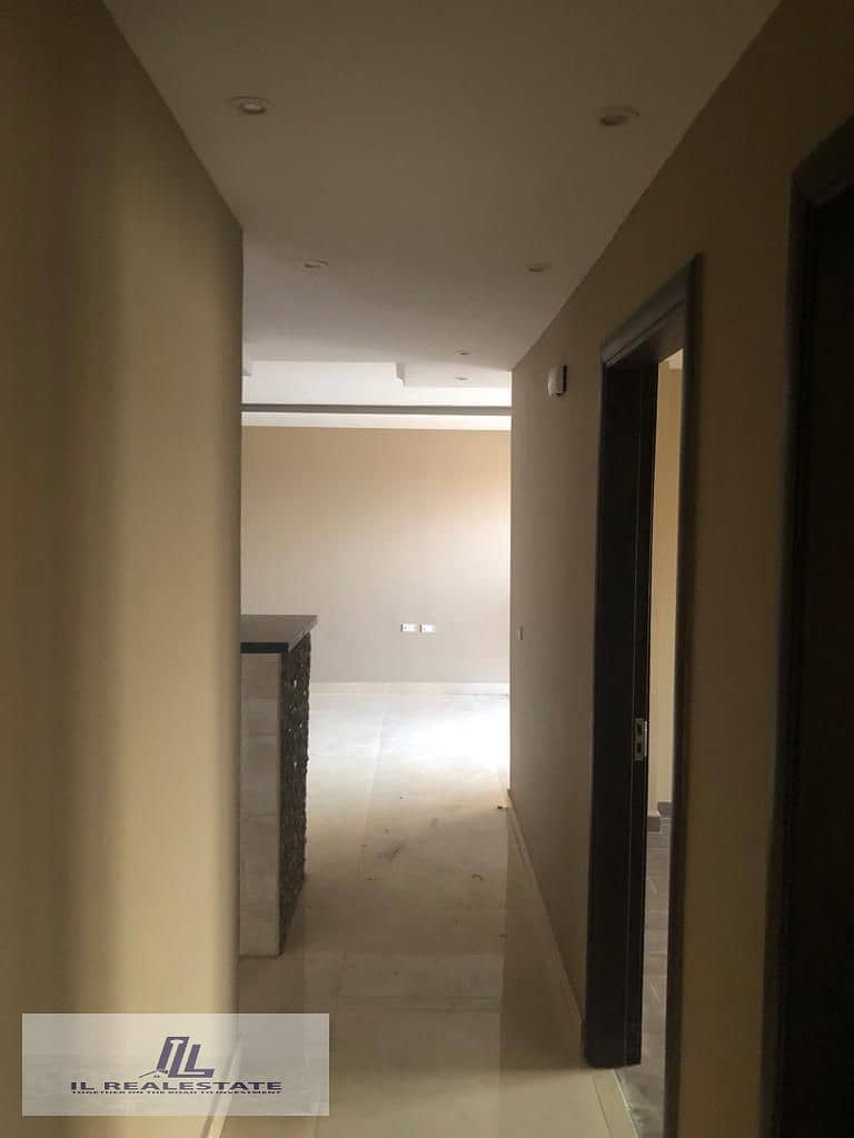 8 967782d3-ddc6-4555-8b5a-2394b1c3afbf. jpg