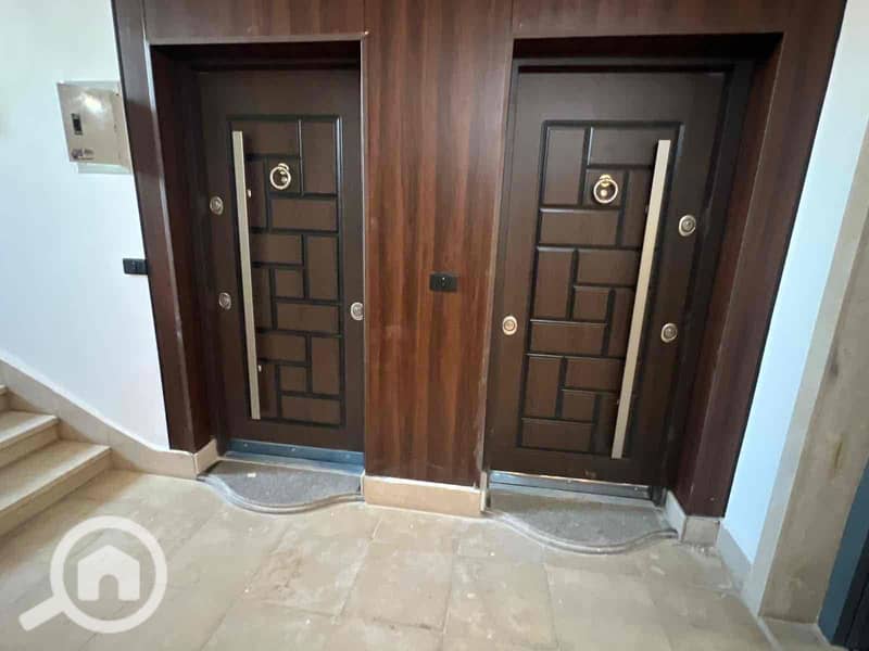 7 6b317acb-7955-4d2b-9fd9-41c3ea1d5972. jpg