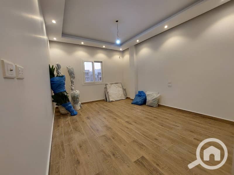 4 b9a3b4f8-85e3-4a6d-84c6-c9a83021f41d. jpg