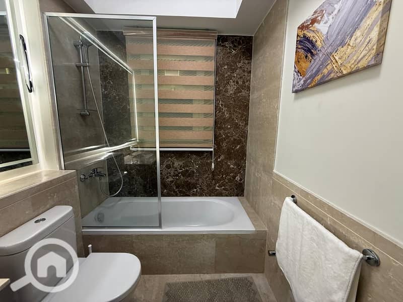 11 b7035cb8-1089-407b-b693-360c609c257a. jpg