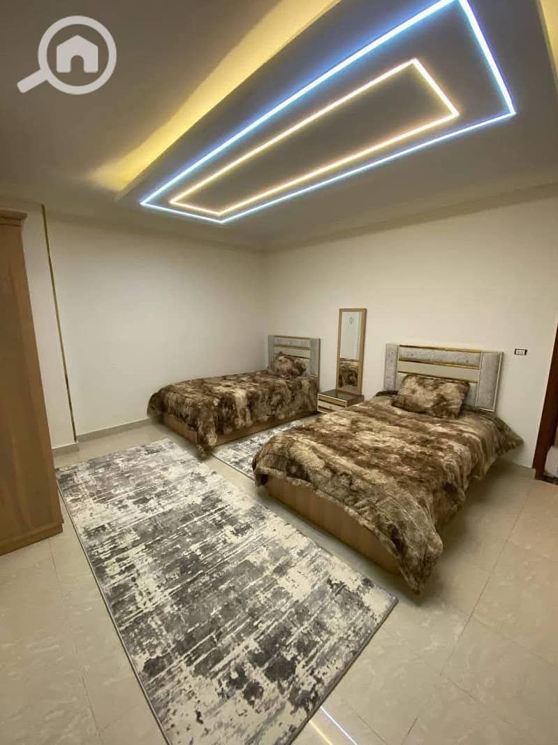 8 826f299a-6d35-49d5-85f1-a3db2f5309c4. jpg