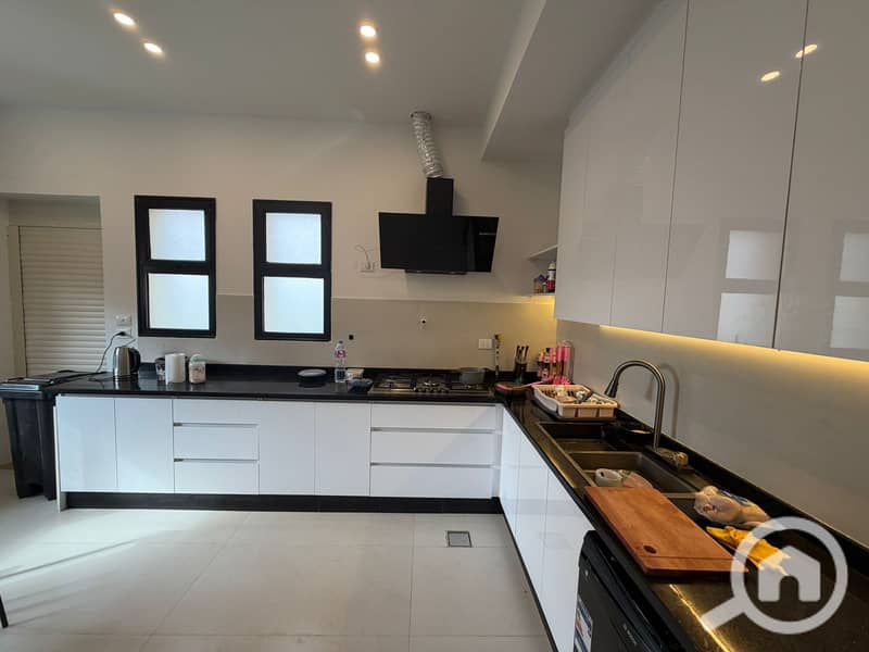 5 043b2134-8376-438a-a9ab-8a0f888ea460. jpg