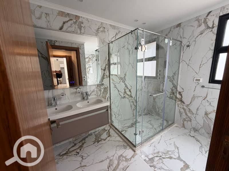 11 b4d8b6b8-9bc8-4a26-909d-d34891ded3dc. jpg