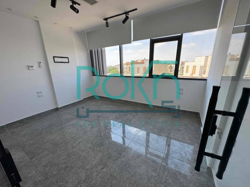 4 895279c3-17c4-4823-bc99-962c09e7ba74. jpg