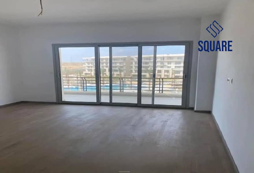 2 8415813-9d1ebo. jpg