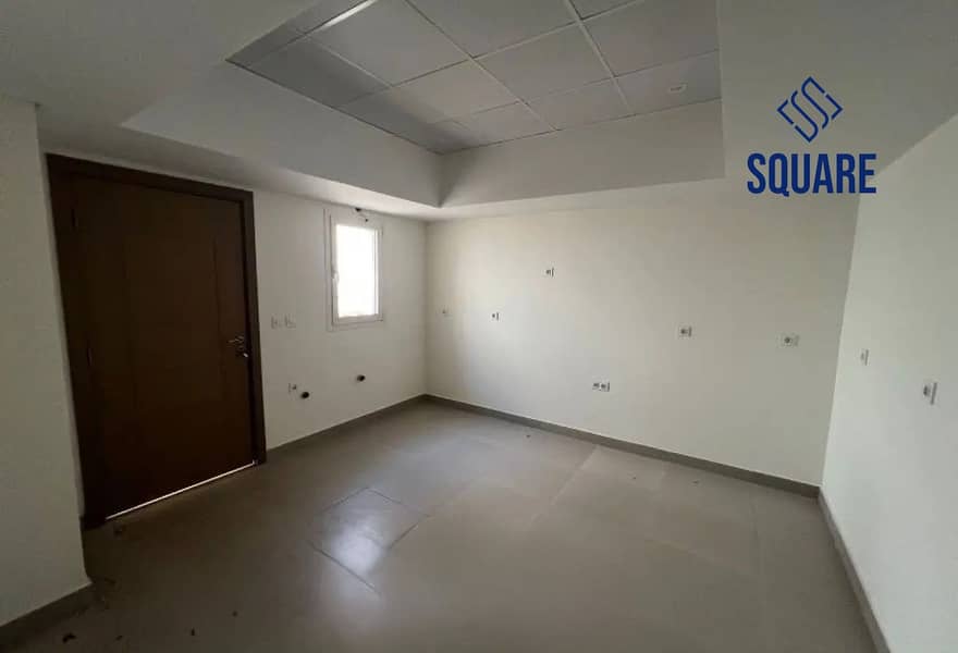 5 8401472-590abo. jpg