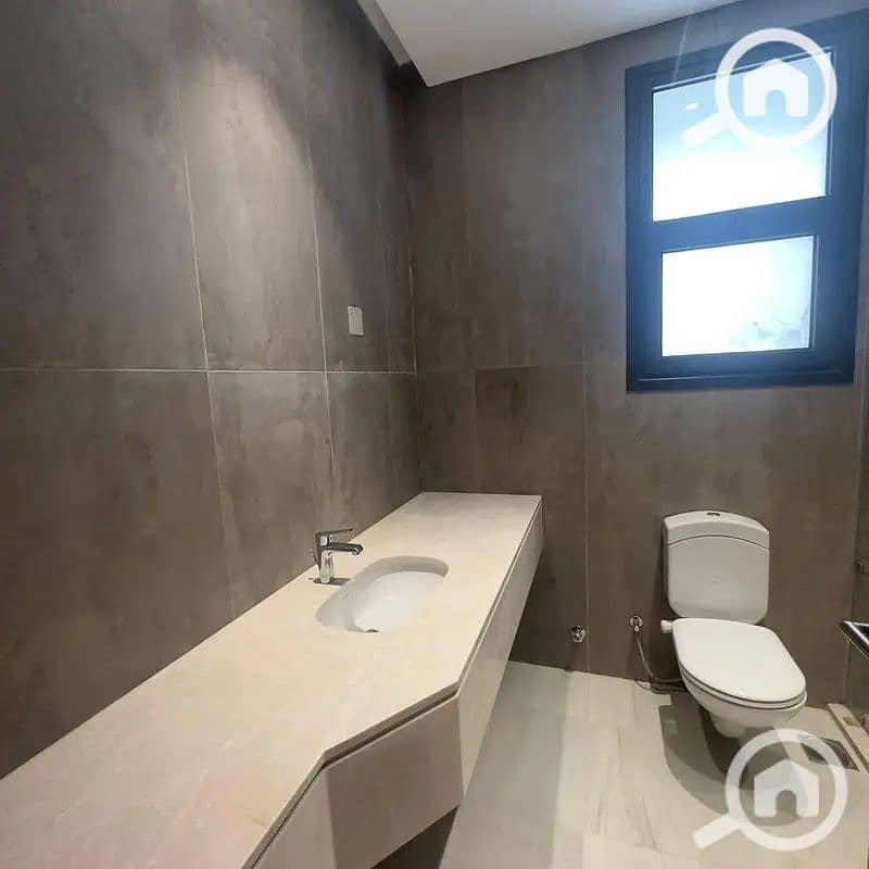 8 32594359-800x600. JPG