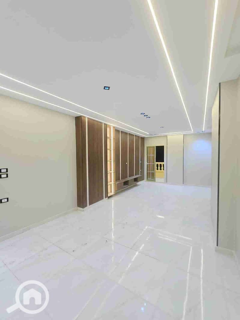 1000988257. jpg 1000988257. jpg