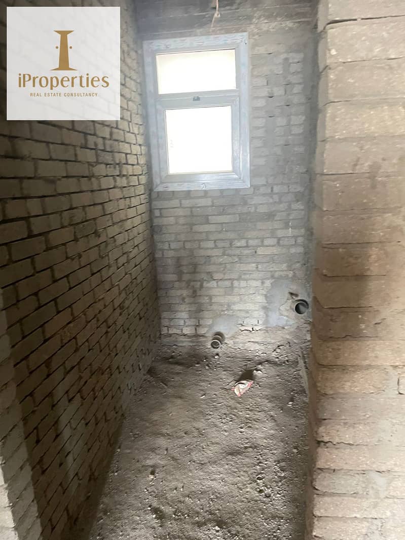 12 5cac2d5e-7824-4539-93ae-54f73d74c028. jpeg