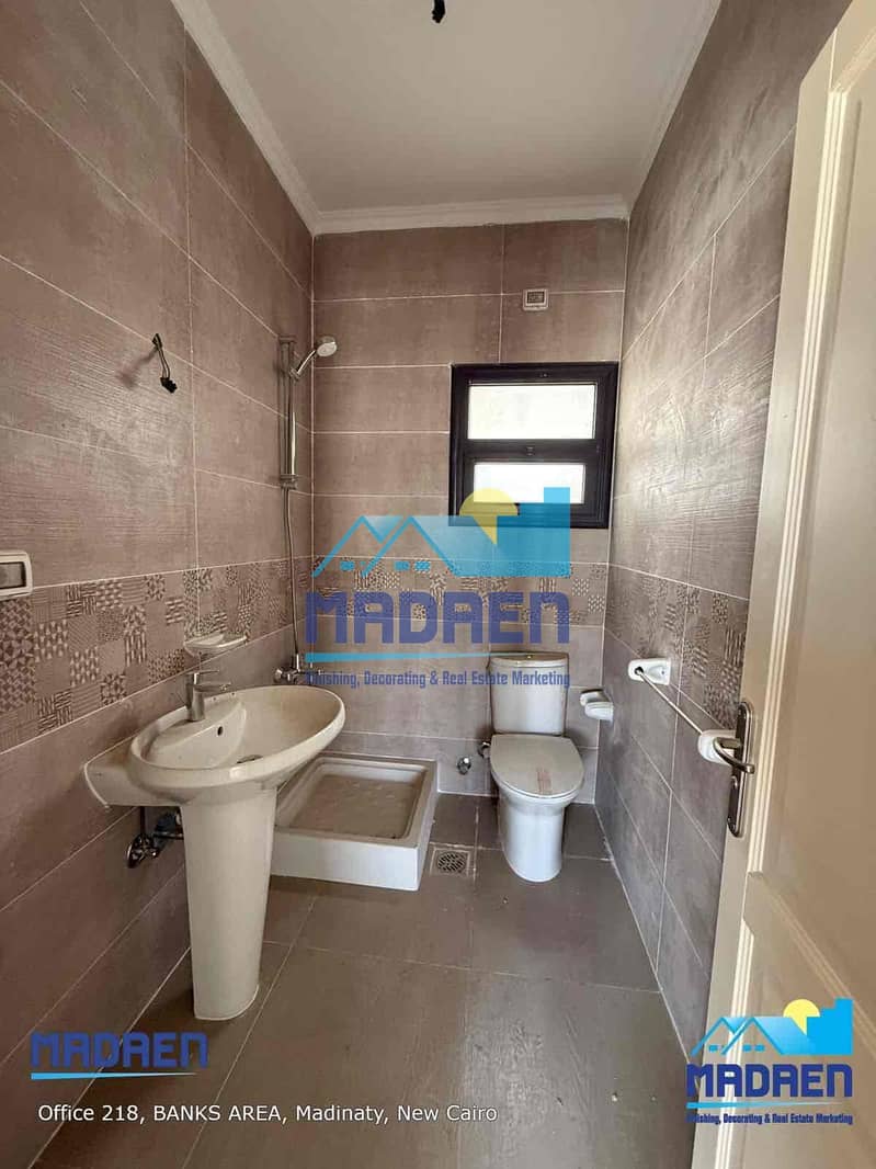 12 bf979cde-917b-4a2e-8409-4a2c938b8174. jpg