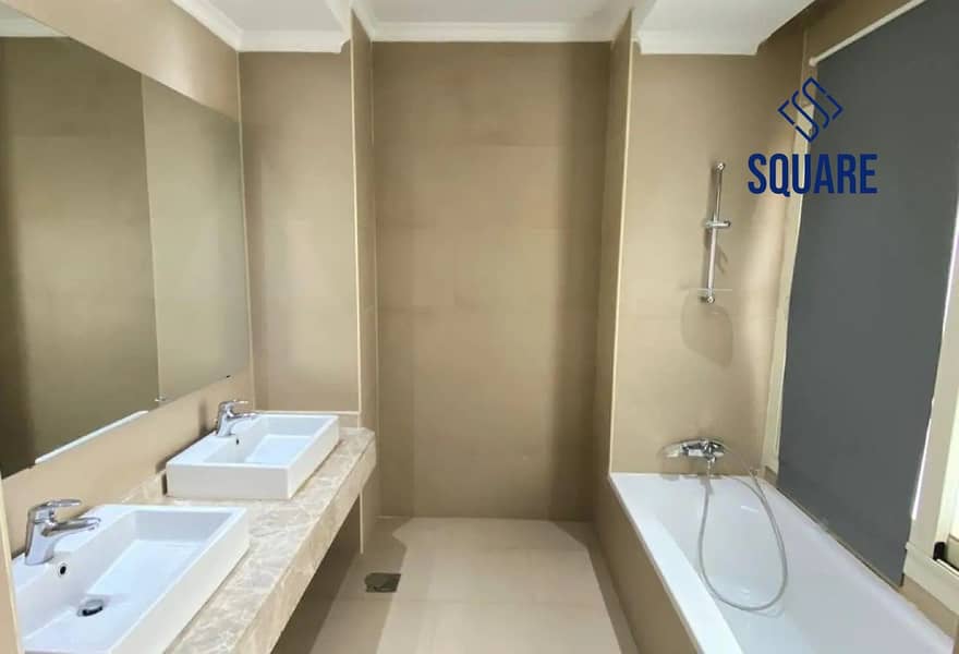 12 8358928-355f1o. jpg