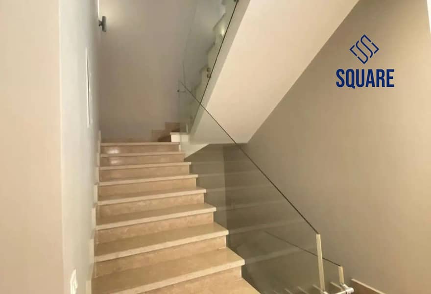 14 8358928-f8e0co. jpg