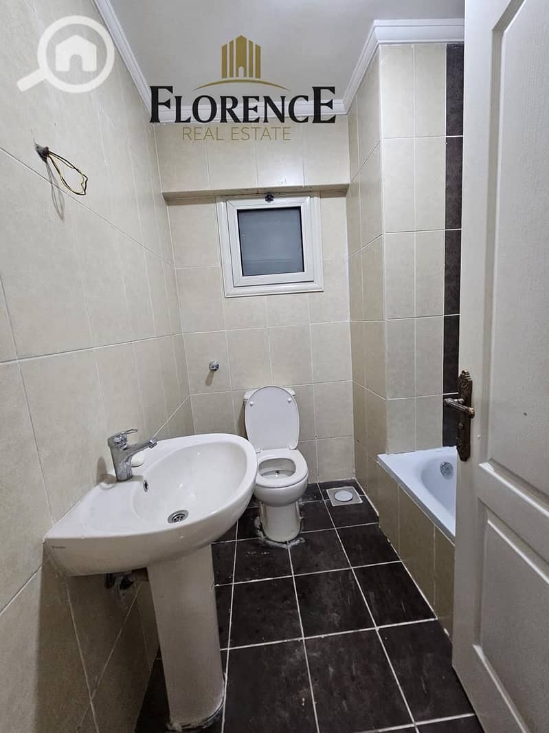 7 abbd82cb-50d4-49a3-91da-2d778e0b64b6. jpg