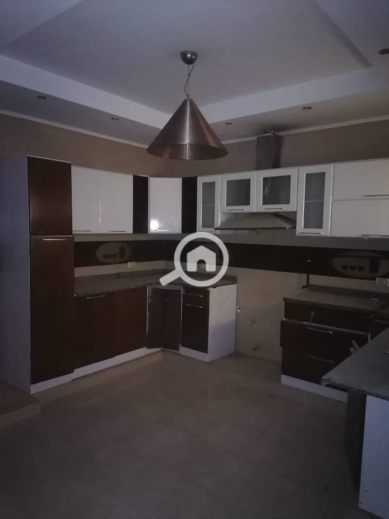 4 2aae2120-3ffc-4a05-ad30-712e272e1738. jpg