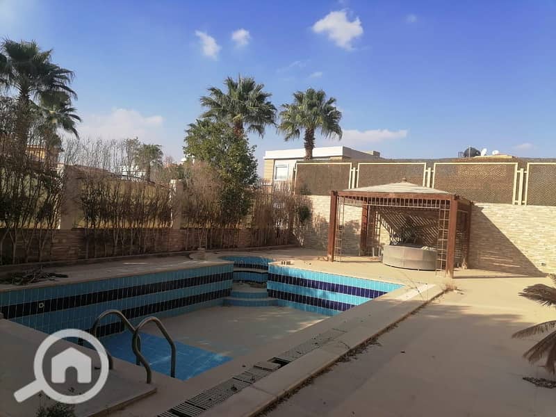 12 c39435e8-ec3d-4a9e-9d01-1cfed475f14f. jpg