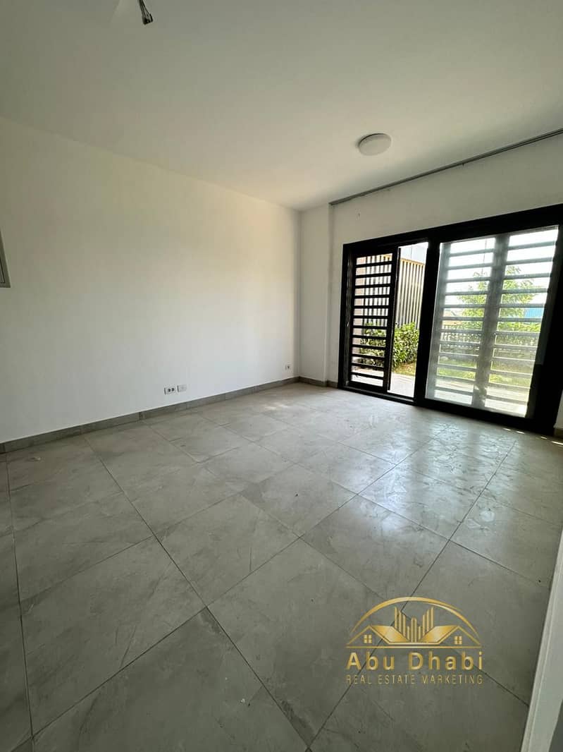 4 ca561254-e31a-4518-8146-e11a1d40713b. jpg