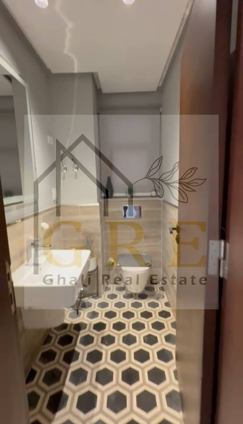 4 330e10ab-b67d-404b-a80c-7b4b4ef10e22. jpg